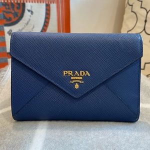 🔥Host Pick🔥 PRADA Saffiano Leather Letter Wallet